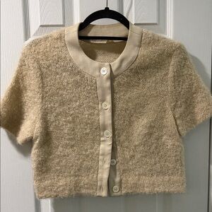 Vintage Women's Beige Button-Up Cropped Sweater